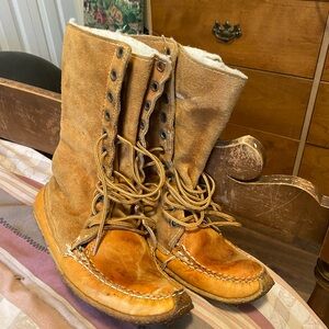 Mukluks great shape tan colour